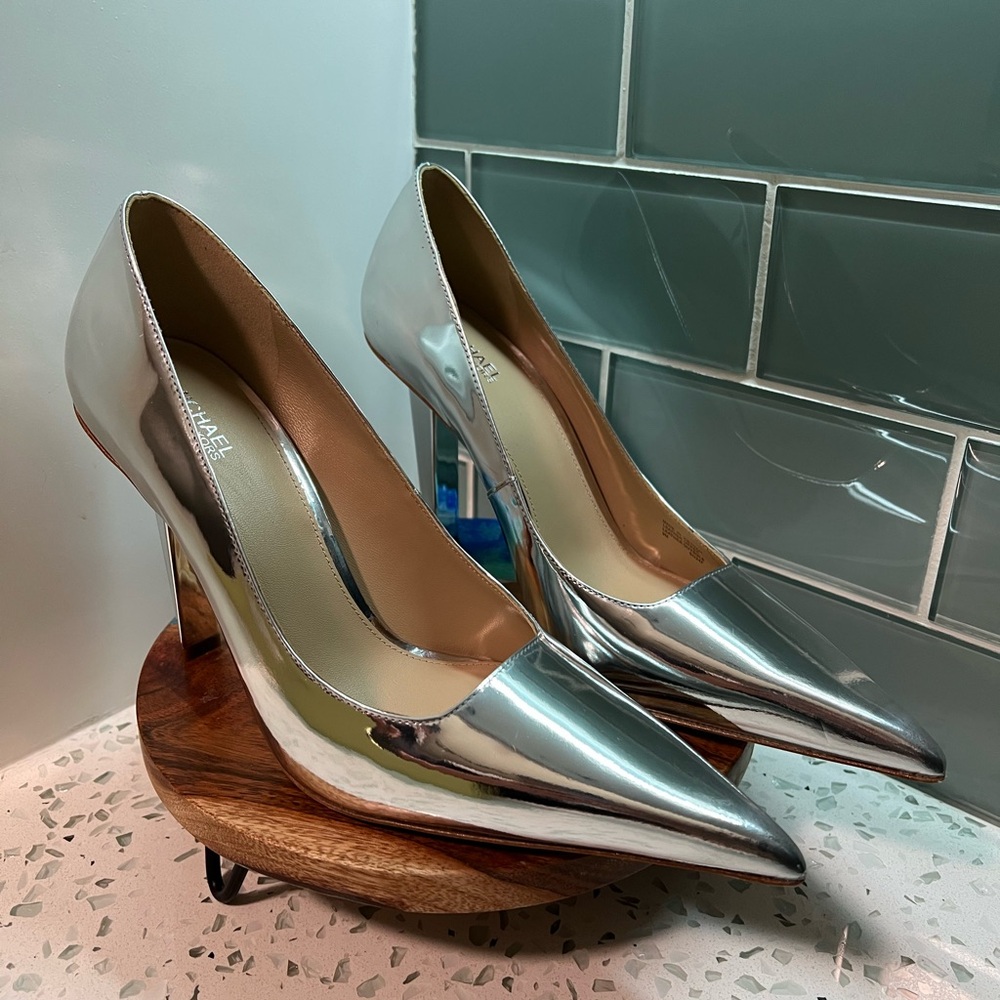 Michael Kors Silver Halle Stiletto Pump Metallic Leather size 9 NIB